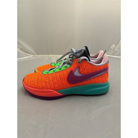 Athletic_Shoes